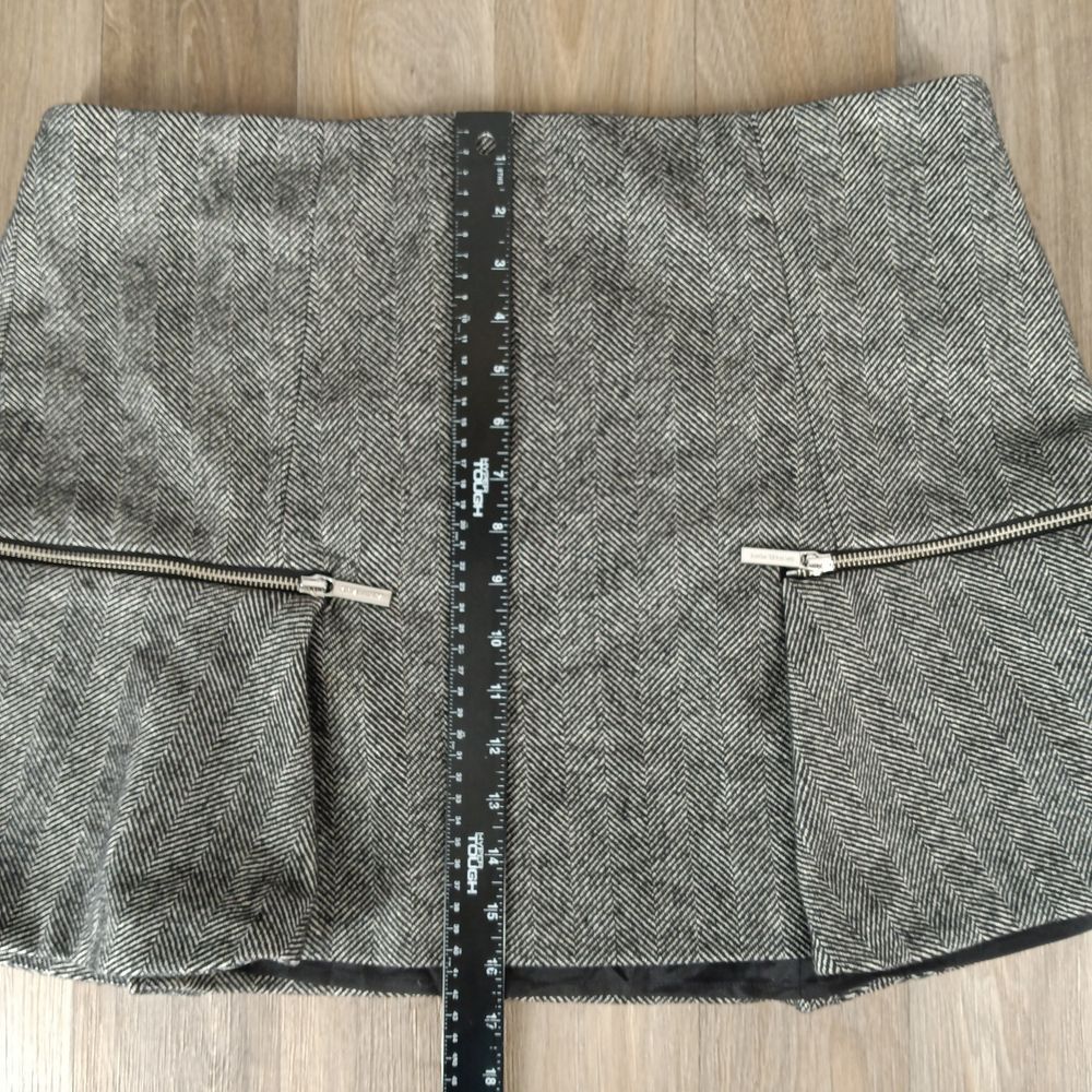 Michael Kors Women's Size 16 Herringbone Mini Skirt Wool Blend Zipper Detail - Picture 7 of 8